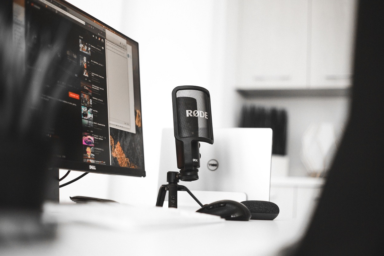 microphone podcast recording audio corporate podcasting