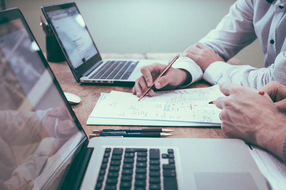 Workers with laptops-960 healthcare PR content strategy